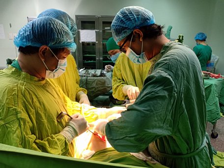 Tính đến ngày 27/7/2020, bệnh nhân đã được chỉ định truyền 49 đơn vị máu và chế phẩm của máu.