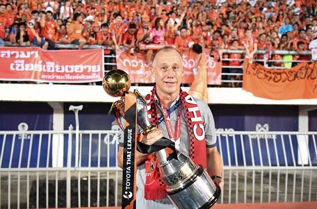 Thuyền trưởng mới của TP Hồ Chí Minh là HLV xuất sắc nhất Thai League 2019.