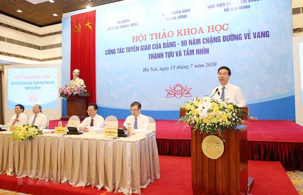  Trưởng ban Tuyên giáo Trung ương Võ Văn Thưởng phát biểu tại Hội thảo khoa học Công tác tuyên giáo của Đảng - 90 năm chặng đường vẻ vang: Thành tựu và Tầm nhìn, sáng 15/7/2020, tại Hà Nội, do Ban Tuyên giáo Trung ương phối hợp với Hội đồng Lý luận Trung ương, Học viện Chính trị Quốc gia Hồ Chí Minh tổ chức. (Ảnh: Phương Hoa/TTXVN)