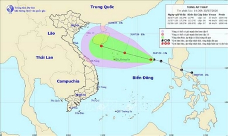 Bản đồ đường đi của vùng áp thấp trên Biển Đông. Ảnh: TTXVN phát