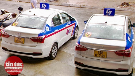 Lái xe phải chờ 5-7 ngày vì cần có thời gian để đặt hàng sản xuất biển mới. Ảnh: TN