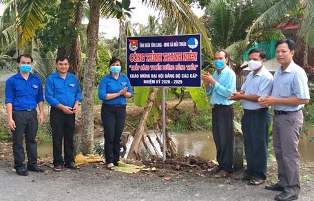 Khánh thành công trình thanh niên “Thắp sáng tuyến đường nông thôn” tại xã Hiếu Thuận.