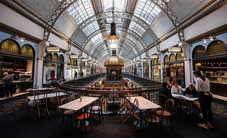  Cảnh vắng vẻ tại một quán cafe ở Sydney, Australia ngày 17/5/2020 trong bối cảnh dịch COVID-19 lan rộng. Ảnh: THX/ TTXVN
