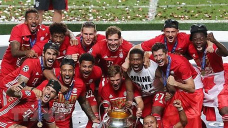  Niềm vui phút đăng quang vô địch UEFA Champions League của các cầu thủ Bayern Munich. (Ảnh: AFP/TTXVN)