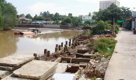 600m còn lại đã đóng cọc một số chỗ, chờ mặt bằng để thi công các hạng mục.