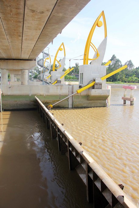 Cống Vũng Liêm phát huy hiệu quả ngăn mặn trong mùa khô 2019- 2020.