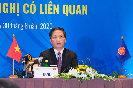 Bộ trưởng Bộ Công Thương Trần Tuấn Anh chủ trì họp báo. Ảnh: PT.