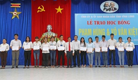 Học bổng mang tên Phạm Hùng, Võ Văn Kiệt, Trần Đại Nghĩa đã được trao đều đặn hàng chục năm qua.