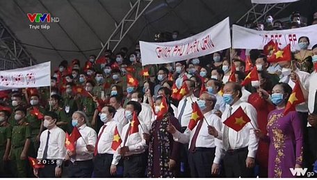 Các đồng chí lãnh đạo Đảng, Nhà nước dự chương trình.