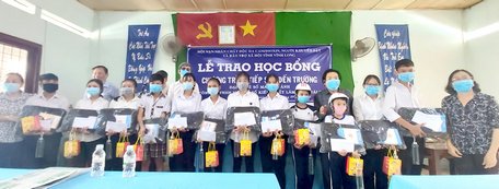Học bổng hỗ trợ cho học sinh có hoàn cảnh đặc biệt yên tâm hơn khi bước vào năm học mới.