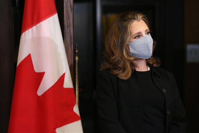  Phó Thủ tướng Canada Chrystia Freeland trong cuộc họp báo tại Ottawa, Canada, ngày 18/8/2020. Ảnh: AFP/ TTXVN