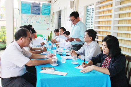  Đoàn kiểm tra làm việc với Trường TH Phú Thịnh A.
