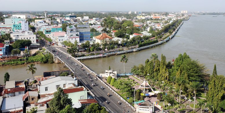 TP Vĩnh Long được xây dựng để trở thành trung tâm kinh tế, văn hóa, khoa học, kỹ thuật của tỉnh. Tập trung cải cách hành chính, xây dựng chính quyền điện tử, dịch vụ đô thị thông minh đáp ứng yêu cầu phát triển.