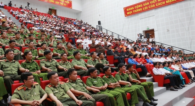 Đại biểu tham dự hội nghị.