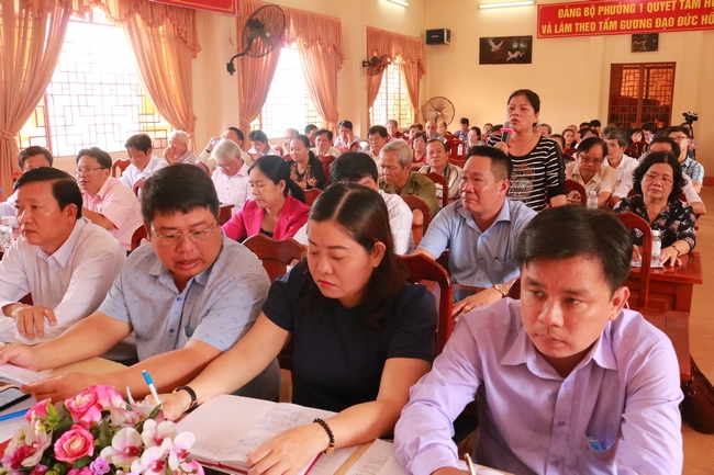 Cử tri gởi gắm nguyện vọng đến đại biểu Quốc hội
