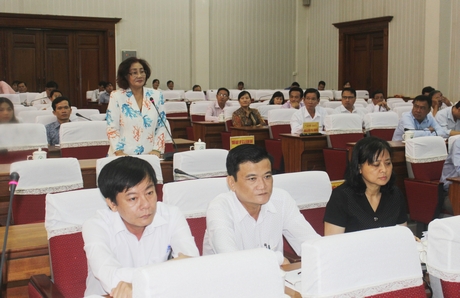 Doanh nghiệp trình bày về các khó khăn, vướng mắc tại buổi đối thoại.
