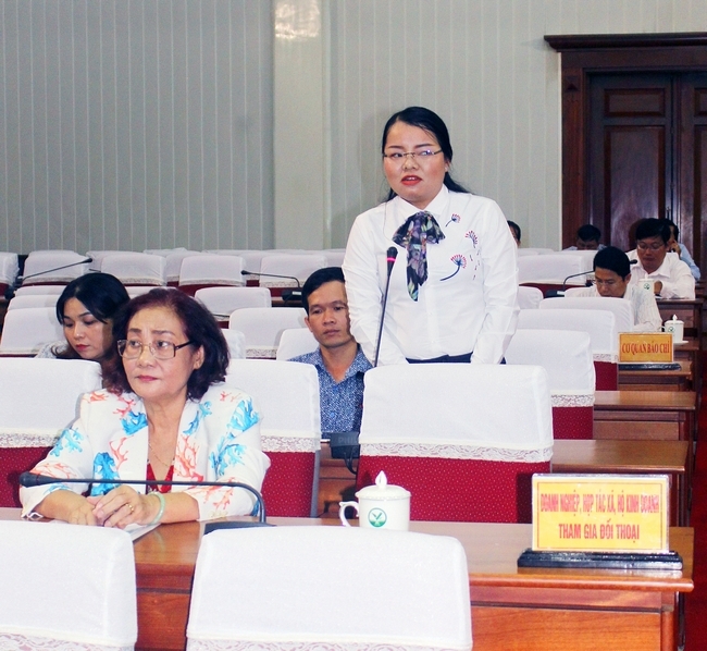Doanh nghiệp trình bày về các khó khăn, vướng mắc tại buổi đối thoại.