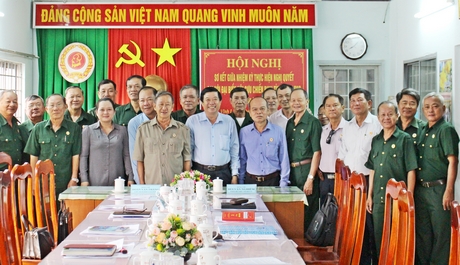 Hội tiếp tục xây dựng đội ngũ cán bộ hội có tư tưởng, lập trường cách mạng, phẩm chất đạo đức tốt, năng lực hoàn thành nhiệm vụ cao. Trong ảnh: Phó Bí thư Thường trực Tỉnh ủy- Bùi Văn Nghiêm cùng lãnh đạo các đơn vị chụp ảnh lưu niệm cùng BCH Hội CCB tỉnh.