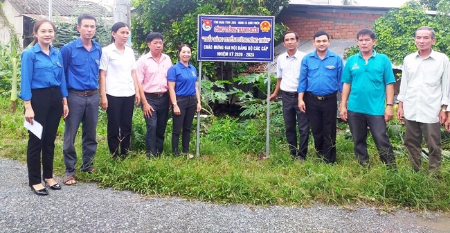 Khánh thành công trình thanh niên “Thắp sáng tuyến đường nông thôn” ở ấp Bình Lương