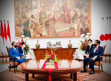  Thủ tướng Nhật Bản Suga Yoshihide (trái) và Tổng thống Indonesia, Joko Widodo cùng các phu nhân. Nguồn: Văn phòng Tổng thống