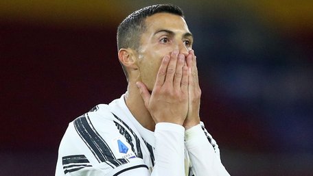  Cristiano Ronaldo vẫn chưa khỏi Covid-19. (Ảnh: Sky Sports)