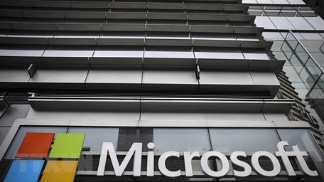 Biểu tượng Microsoft tại Trung tâm công nghệ Microsoft ở New York, Mỹ. (Ảnh: AFP/TTXVN)