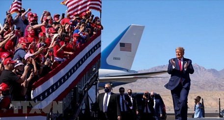 Tổng thống Donald Trump trong chiến dịch vận động tranh cử ở bang Arizona. (Ảnh: Reuters/TTXVN)