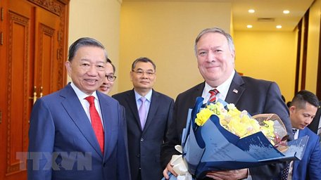 Bộ trưởng Bộ Công an Tô Lâm đón Ngoại trưởng Hoa Kỳ Mike Pompeo. (Ảnh: Doãn Tấn/TTXVN)