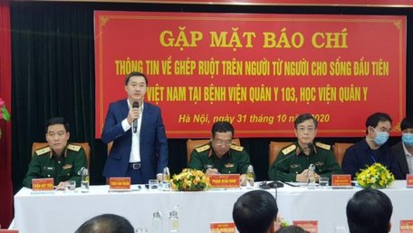 Bệnh viện Quân y 103 thông tin về ghép ruột trên người từ người cho còn sống.