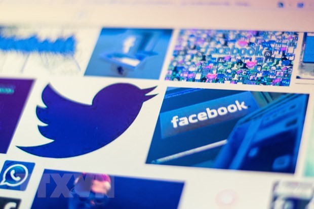 Facebook và Twitter ngăn chặn việc đăng tải thông tin sai lệch liên quan đến Bầu cử Mỹ. Ảnh minh họa: AFP/TTXVN