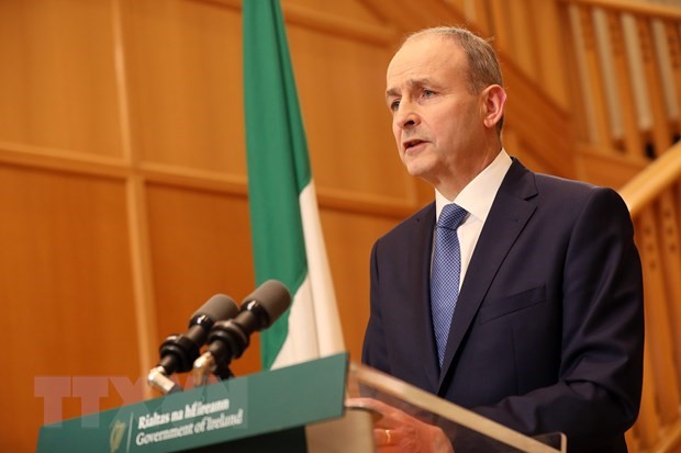 Thủ tướng Ireland Micheal Martin chúc mừng thắng lợi của ông Joe Biden. (Ảnh: AFP/TTXVN)