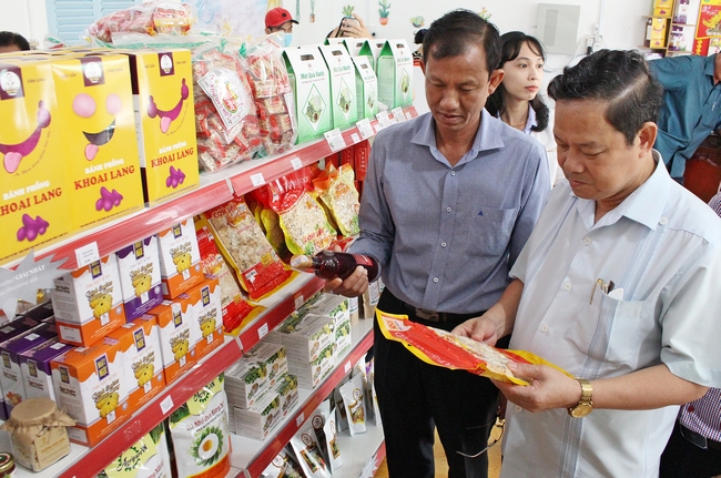 Cửa hàng trưng bày và bán sản phẩm tiêu biểu- khởi nghiệp- OCOP Vĩnh Long Mr Khoai Lang là một trong những ý tưởng hỗ trợ các đơn vị khởi nghiệp có thêm đầu ra sản phẩm.