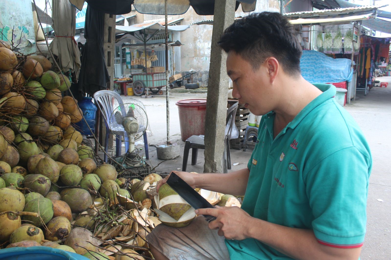 Bằng đôi bàn tay khéo léo, anh Nguyễn Văn Xý đã 