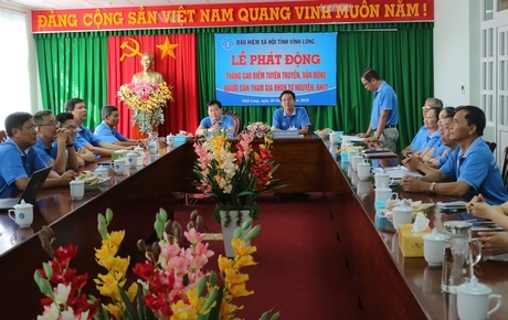 Các đại biểu tham dự lễ phát động “Tháng cao điểm tuyên truyền, vận động người dân tham gia BHXH tự nguyện, BHYT.”