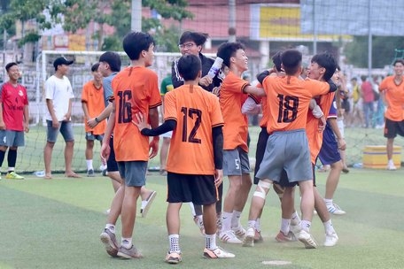 Niềm vui chiến thắng đã khích lệ các VĐV trẻ tranh tài hấp dẫn tại giải lần này.