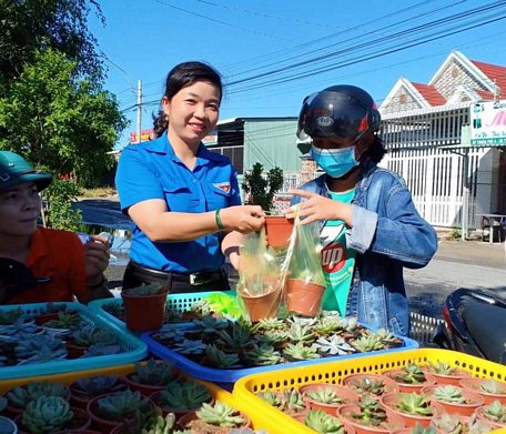 Mô hình truyền thông điệp cùng chung tay bảo vệ môi trường sống xanh, sạch hơn. 