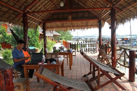 Anh Nguyễn Ngọc Sang tại khu Mekong Riverside Homestay mà vợ chồng anh dồn hết tâm sức gầy dựng.