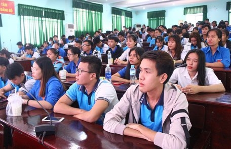 Đông đảo cán bộ đoàn- hội, đoàn viên, sinh viên tham gia tập huấn