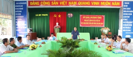 Đoàn khảo sát làm việc tại xã Mỹ Phước.