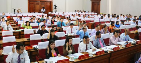 Kỳ họp thông qua 23 nghị quyết với tỷ lệ tán thành cao.