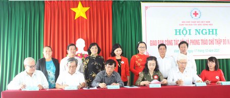 Hội Chữ thập đỏ cụm thi đua Tây Bắc Sông Hậu ký kết thi đua năm 2021.
