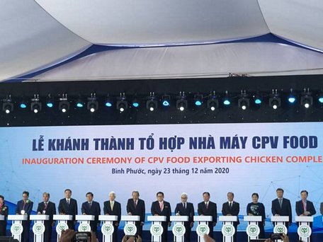  Phó Thủ tướng Thường trực Trương Hòa Bình và lãnh đạo nhiều bộ, ngành, địa phương nhấn nút khánh thành Tổ hợp nhà máy chế biến của Công ty TNHH CPV FOOD tại Bình Phước.