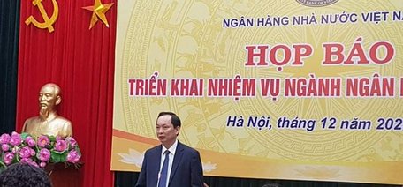  Phó thống đốc Ngân hàng Nhà nước Đào Minh Tú khẳng định tết năm nay ngân hàng tiếp tục không in tiền lẻ mệnh giá nhỏ như những năm trước - Ảnh: L.THANH