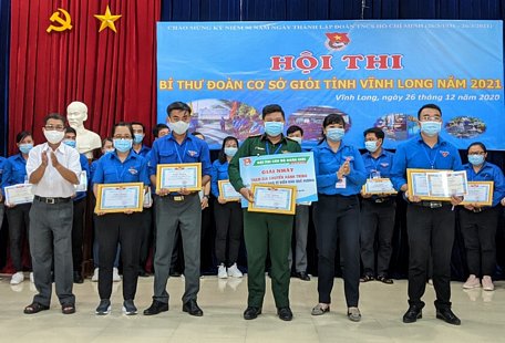 Trao giải cho các thí sinh xuất sắc nhất hội thi