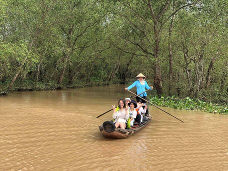 Vĩnh Long xây dựng sản phẩm chủ lực là du lịch homestay kết hợp thế mạnh sông nước sinh thái miệt vườn.