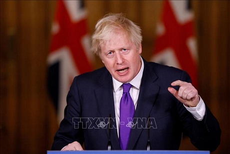 Thủ tướng Anh Boris Johnson tại cuộc họp báo ở London, Anh. Ảnh: AFP/TTXVN