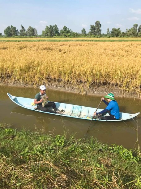 Cánh đồng khác nào “mâm đặc sản” của miền quê xưa.