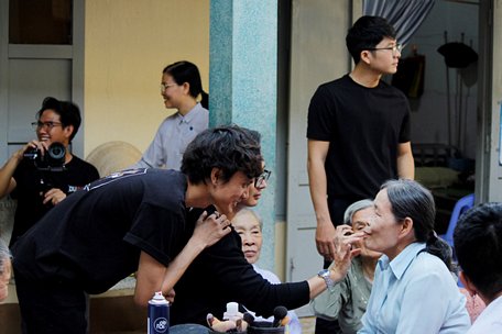 Trung tâm bảo trợ người già Thiên Ân có khoảng 100 cụ già neo đơn. Mong mỏi của các sơ đang chăm sóc cho các cụ già ở đây là các cụ có những năm tháng cuối đời hạnh phúc, bình an - ẢNH: NGÂN NGUYỄN - thành viên team Ngày mộng mơ
