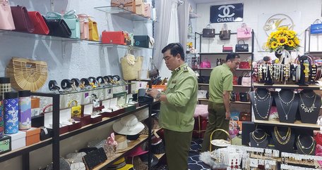 Nhiều vụ bán hàng không rõ nguồn gốc xuất xứ bị phát hiện.