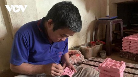  Nghề làm tượng ông Táo ở làng Địa Linh, xã Hương Vinh, thị xã Hương Trà, tỉnh Thừa Thiên Huế.
